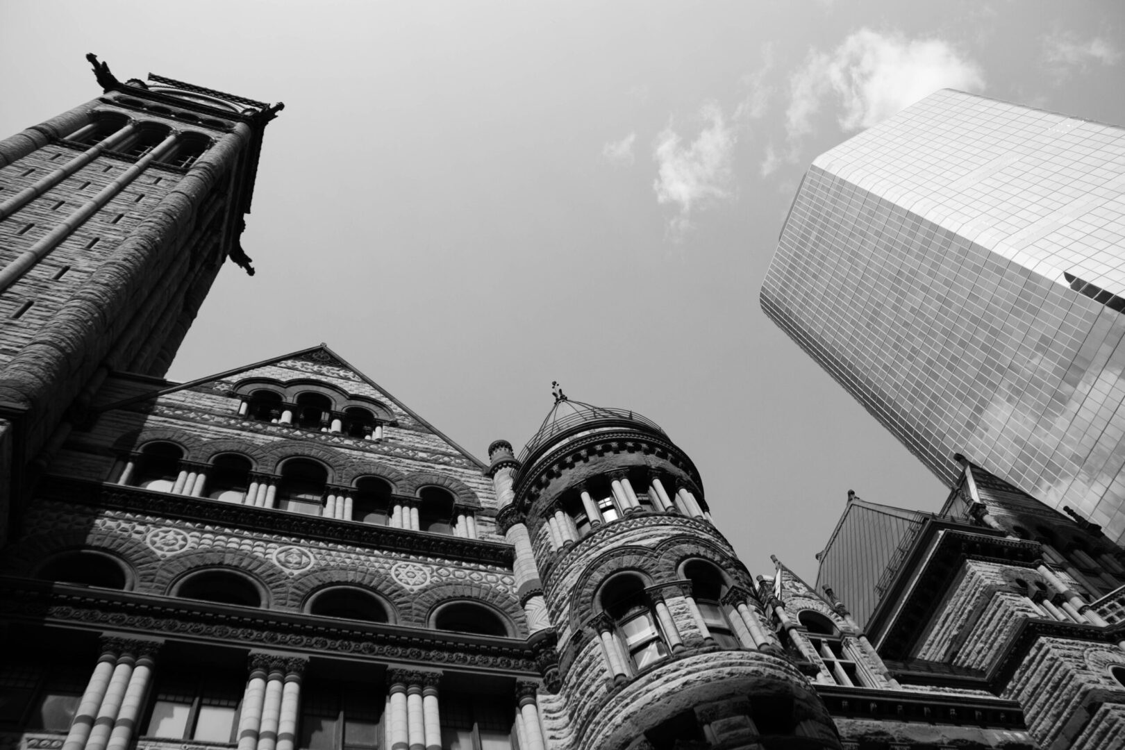 A black and white photo of some buildings